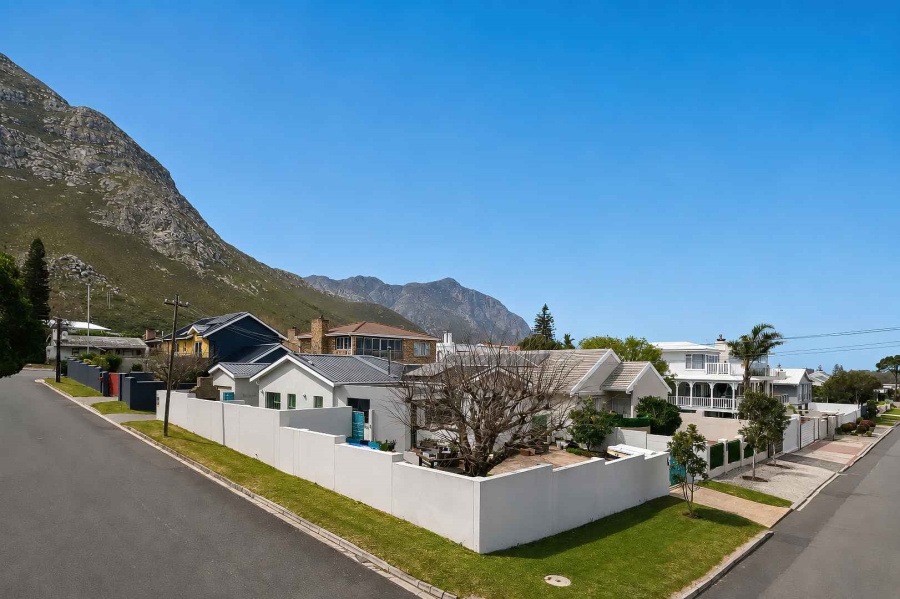 4 Bedroom Property for Sale in Voelklip Western Cape